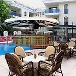 Club Karakas 2*