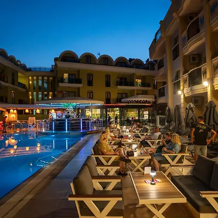 Club Karakas فندق مرمريس