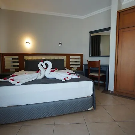 Club Karakas فندق مرمريس