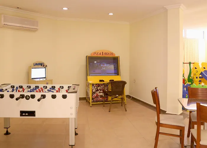 Club Karakas מרמריס